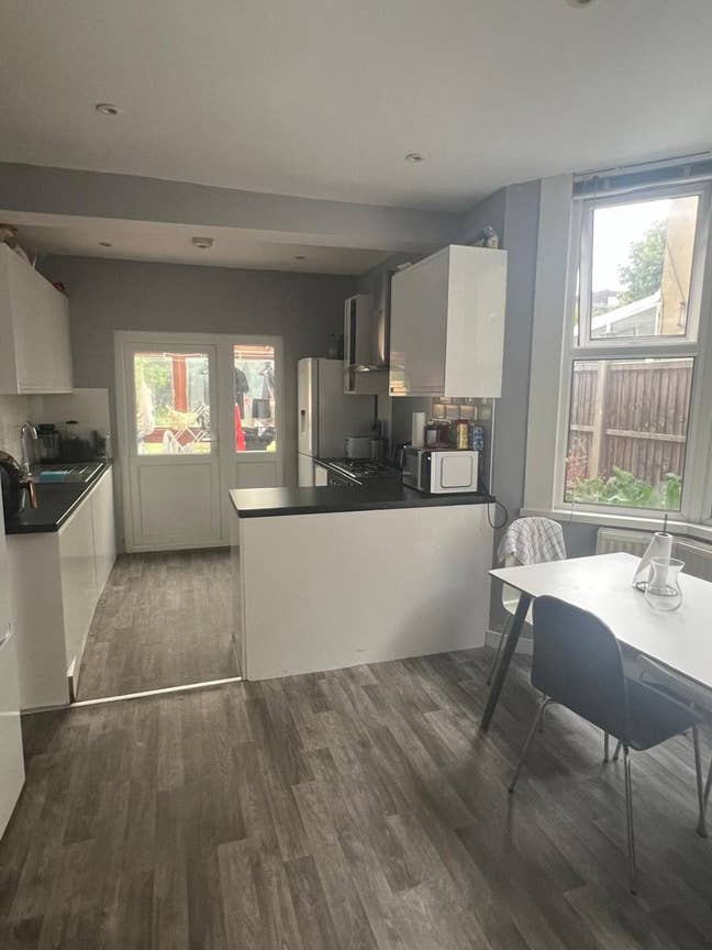 Large 5 bed house - good vibes & transport links! Main Photo