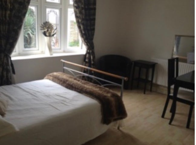  2 double Rooms &pound;765-&pound;745:E15 acting students only Main Photo