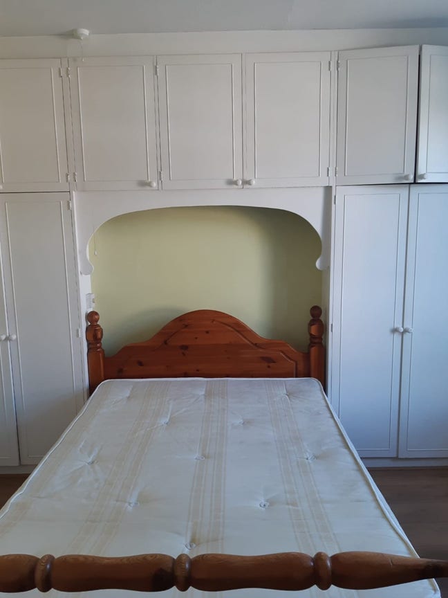 Large double room leytonstone close to transport Main Photo