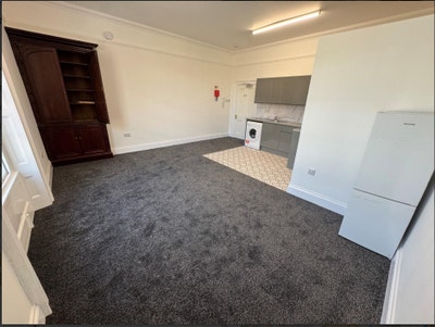Well appointed, studio to rent Main Photo