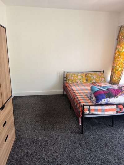 Spacious master bedroom for couples or girls  Main Photo