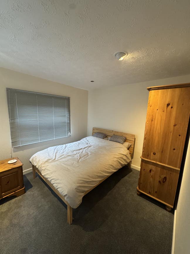 En-suite double room with brand new bed & bedding Main Photo