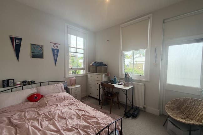 Looking for roommates for a cozy flat in Islington Main Photo