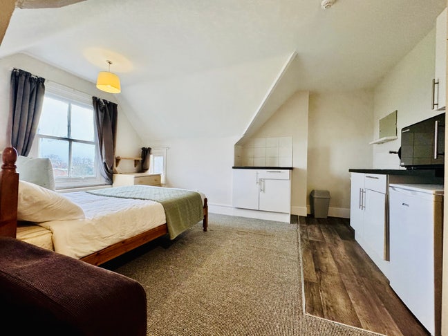 Great, semi-self contained Studio Next to Hospital Main Photo