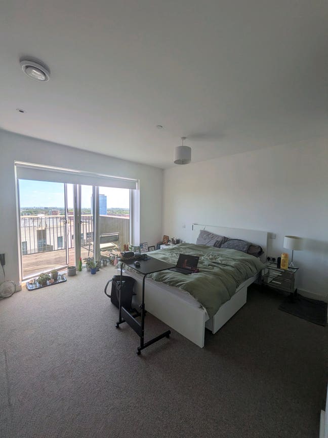 Room in penthouse in canning town  Main Photo