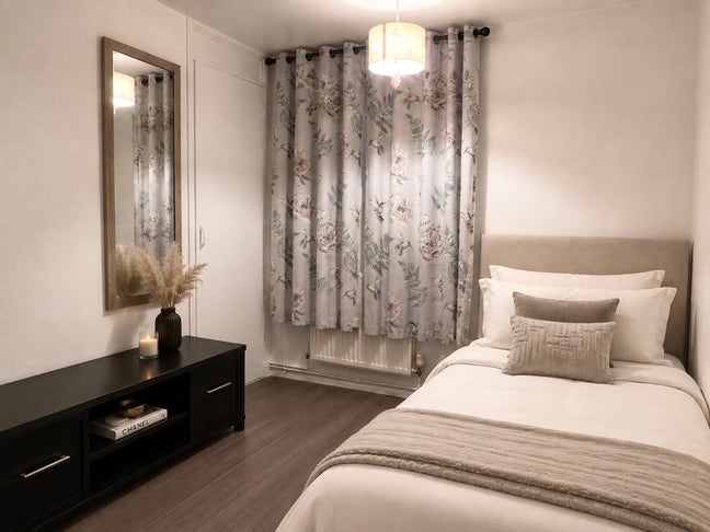 Bright & Cozy  room in a two bedroom flat for rent Main Photo