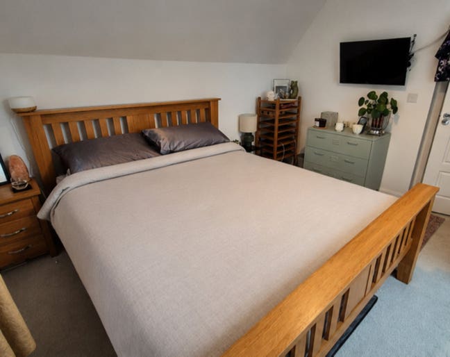Stylish Double w/parking/shower room  Main Photo