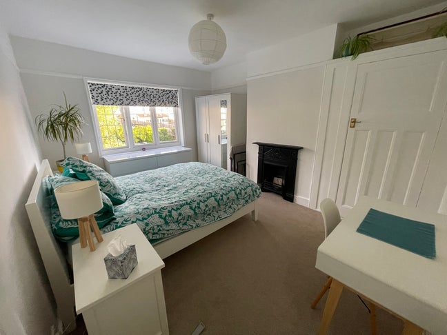 Large double rm with own bathroom in West Wickham Main Photo