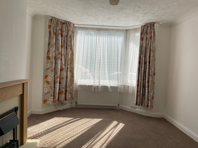 Large double room - Bills included Main Photo