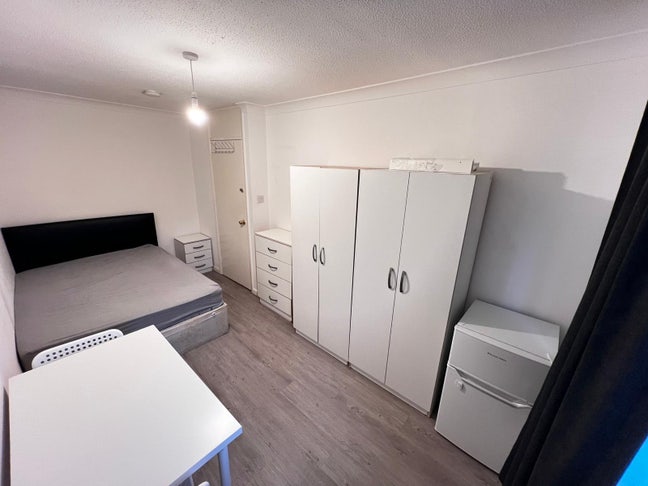 ✨ 🛏️ Double Room to Let in Uxbridge  Main Photo