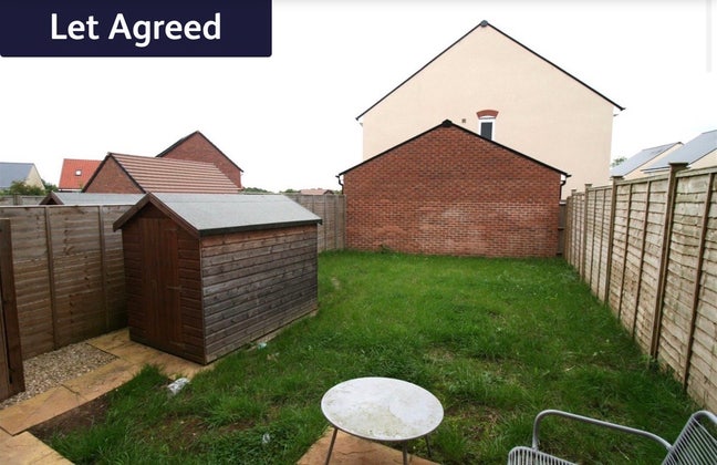 Looking for 4 People in Slade Baker Way Main Photo