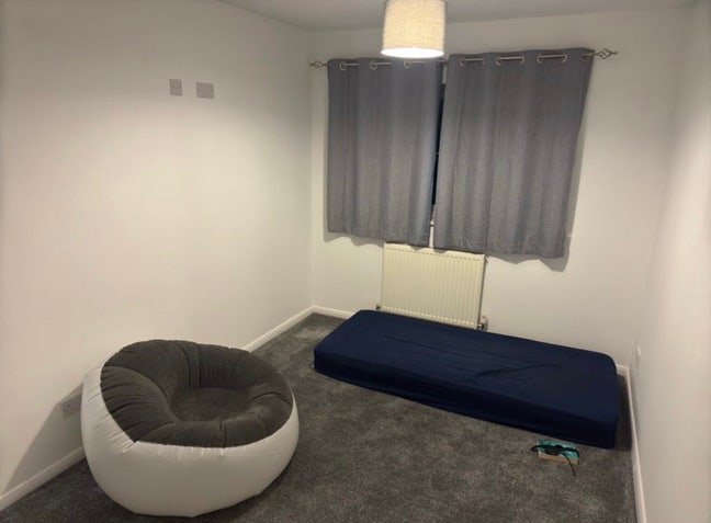 Double or single room for rent Main Photo
