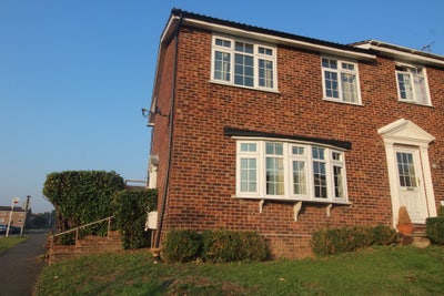 2 rooms available in a professional household  Main Photo