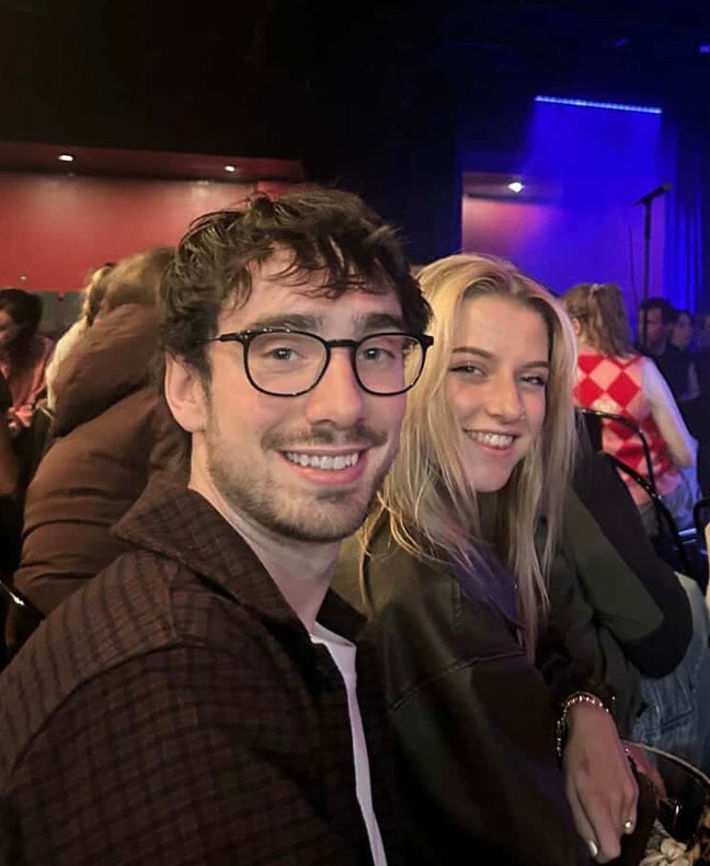 Fringe couple seeking double room, 2/3–31 Aug Main Photo