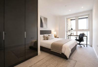 🏙️ Rooms in a 4-Bed Apartment with Pool, Gym Main Photo