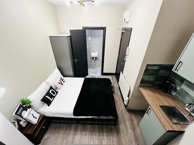 🛏️ Ensuite Room to Let in 📍 Edmonton✨ Main Photo