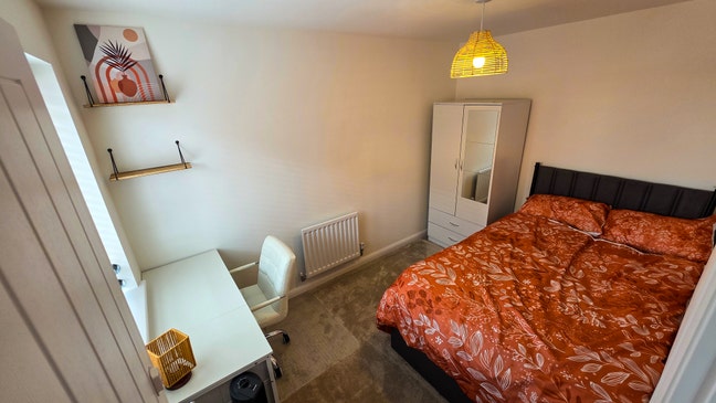 Professional or Academic Lodger Needed! NN7 Main Photo