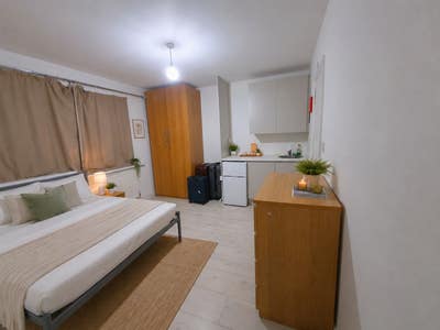 Lovely Studio. Bills Included. Hounslow. A++ Main Photo