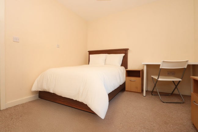 Beautiful Double Room in E14/Canary Wharf/3 Beds Main Photo