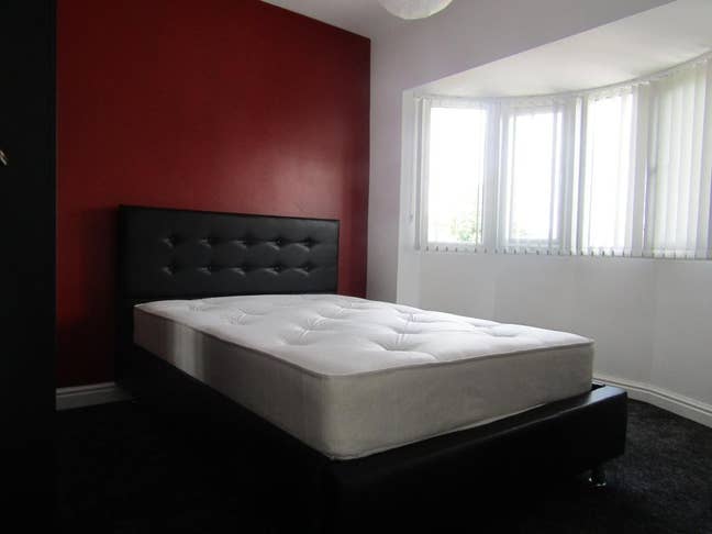4 Bedroom House Share Close to JLR Main Photo