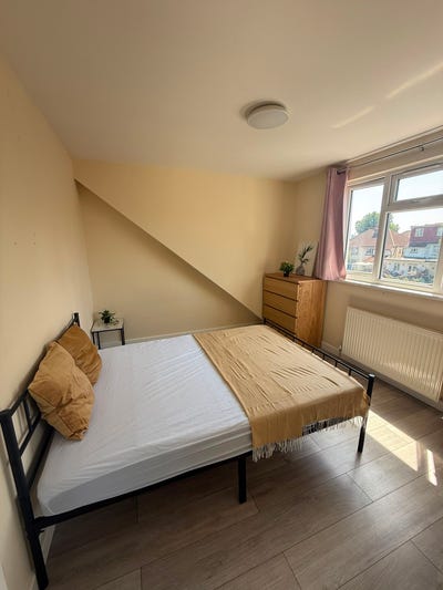 Wembley - 8 Very Cheap Rooms - New House Main Photo
