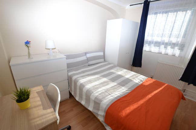 Bright Dbl Room Off Commercial Road E1  Main Photo