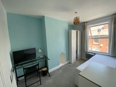 Bright single room next to Bolehills in Crookes Main Photo