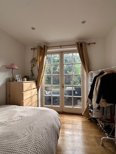 URGENT - double room in social Fulham house Main Photo