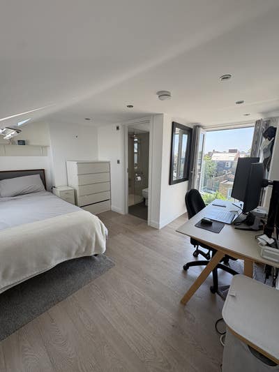 Couples Ensuite Room in Brixton Townhouse Main Photo