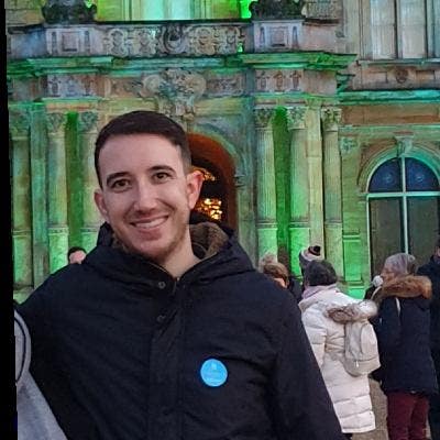 Professional Male seeks a single or double room Main Photo