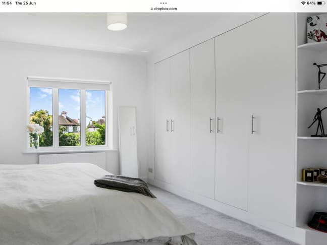 Large en-suite bedroom Main Photo