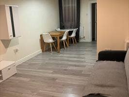 4 bedroom house Main Photo