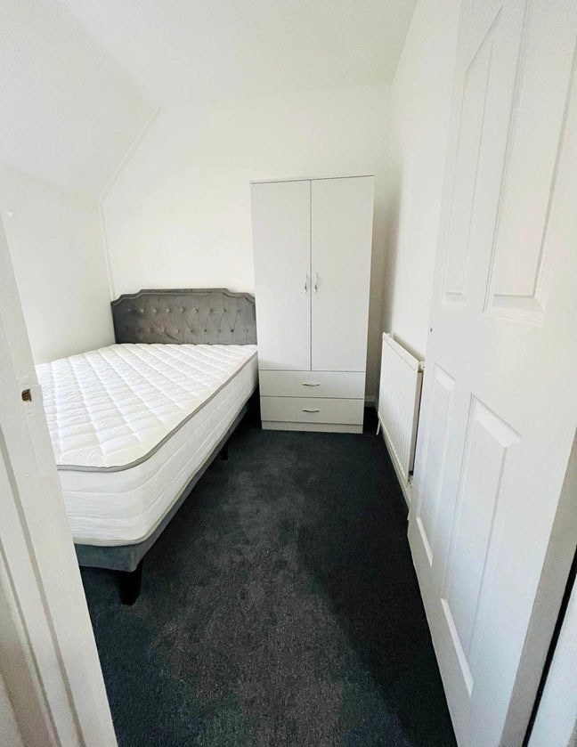 Double bedroom for one person (sharing) Main Photo