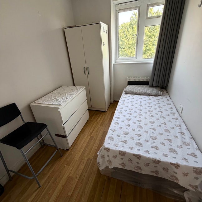 ✨ 🛏️ Single Room to Let in Oval Main Photo