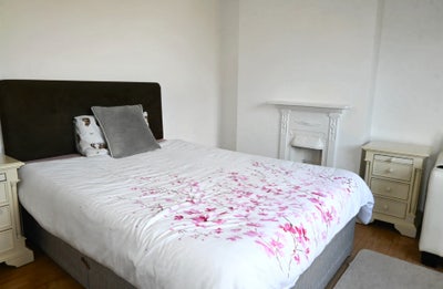 Large Double Bedroom in Sherwood Main Photo