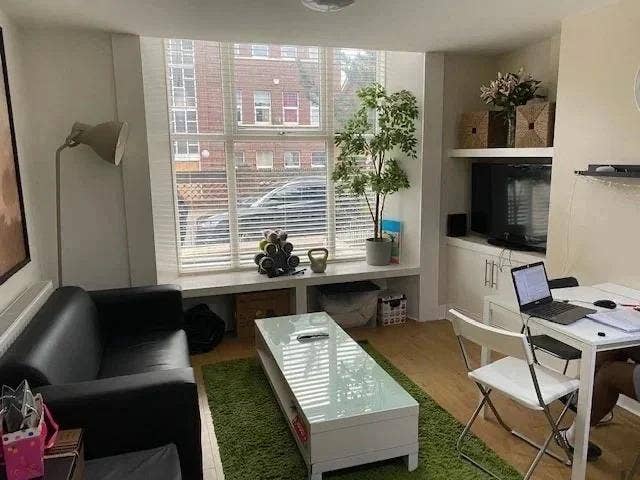 3 bedroom En-suite flat Main Photo