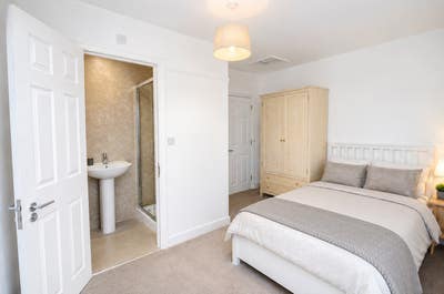 ✨Large Ensuite Room in E3 Mile End/ Bow ✨ Main Photo