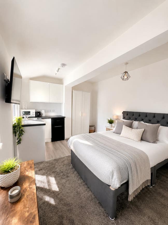 Beautifully Refurbished One Bed In Shared House Main Photo