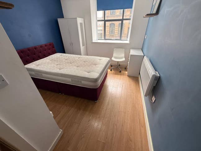 En Suite Apartment in Central Location Available Main Photo