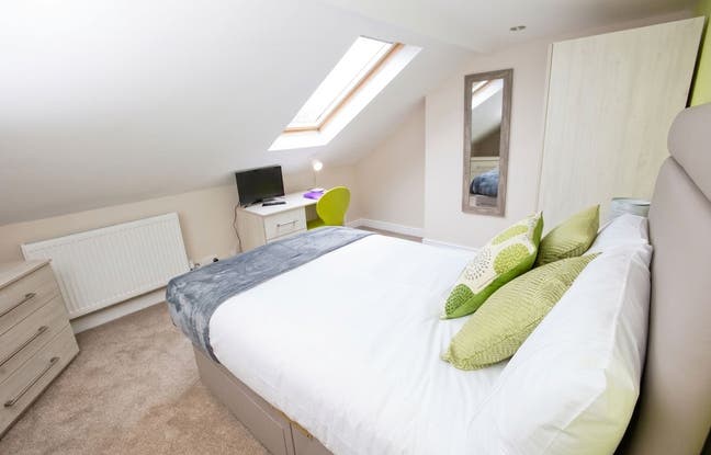 Luxury Large Double Rooms with En-suite Bathroom Main Photo