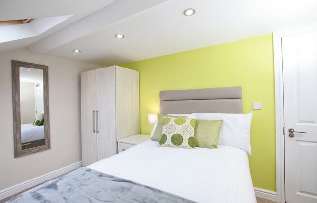 Luxury Large Double Rooms with En-suite Bathroom Main Photo