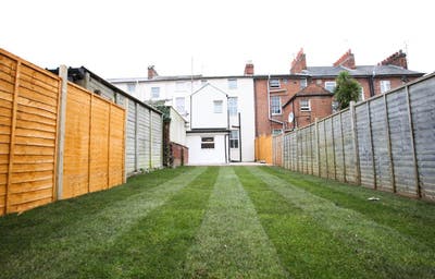Luxury Large Double Rooms with En-suite Bathroom Main Photo
