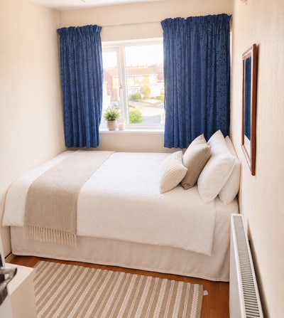  Single Room  to Let - Professional Female Ideally Main Photo
