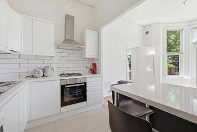 Flat 4, 34 Madeley Road Main Photo