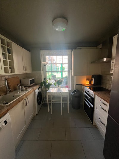 Clean Double Room 4 minutes from Kentish Town! Main Photo