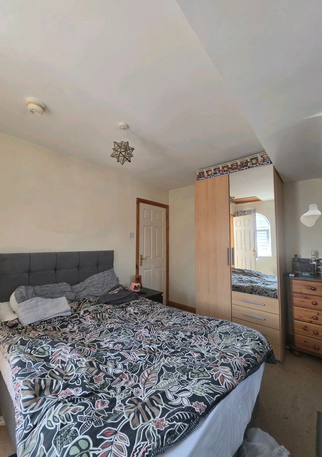 Room in Flat Available  Main Photo