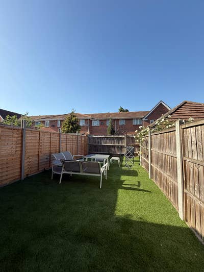 🏡⭐️ whole 2 bedroom property 🏡⭐️  Main Photo