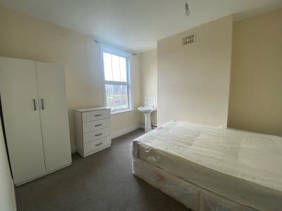 Double RM+Inc all bills@ Mile End Main Photo