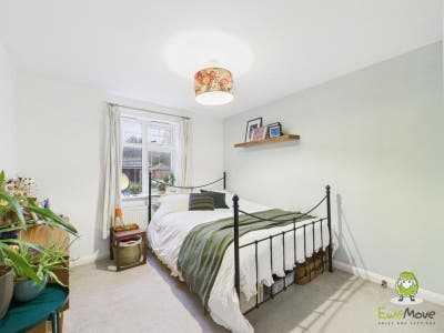 Whole Flat - 2 Double Bedrooms (bills inc*) Main Photo