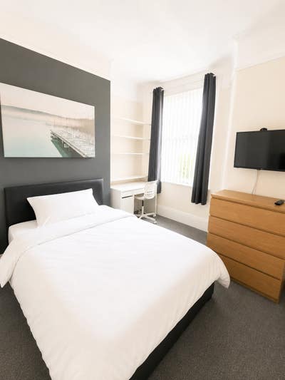 1 Double Room for a Great Price in L18! Main Photo